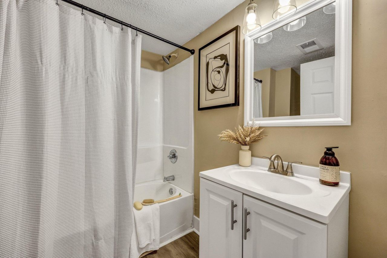 2016 Echo Avenue Photo 26