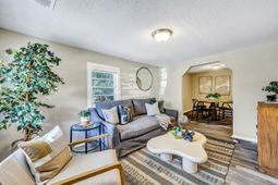 2016 Echo Avenue photo 4