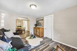 2016 Echo Avenue photo 4