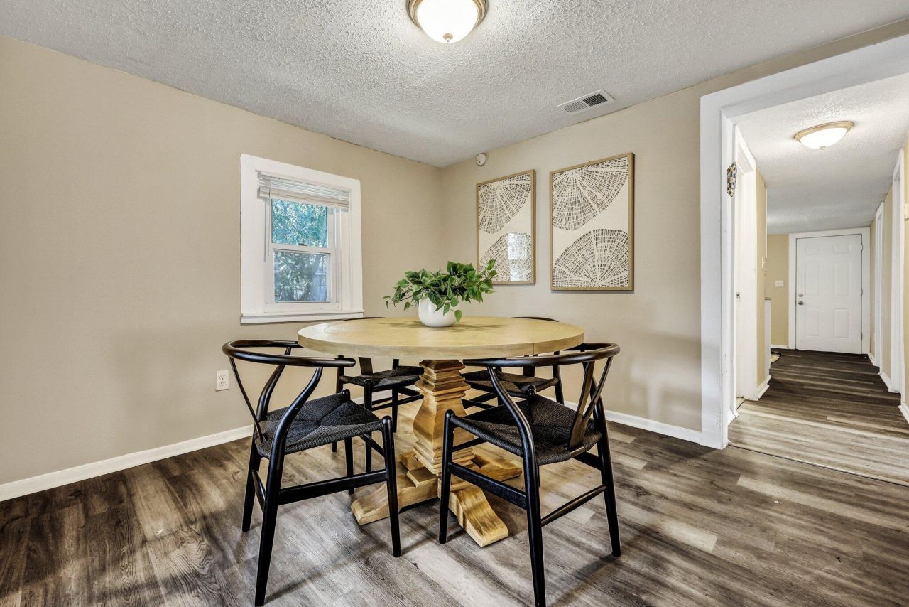 2016 Echo Avenue Photo 7