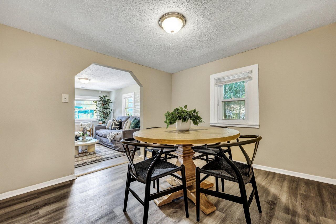 2016 Echo Avenue Photo 9