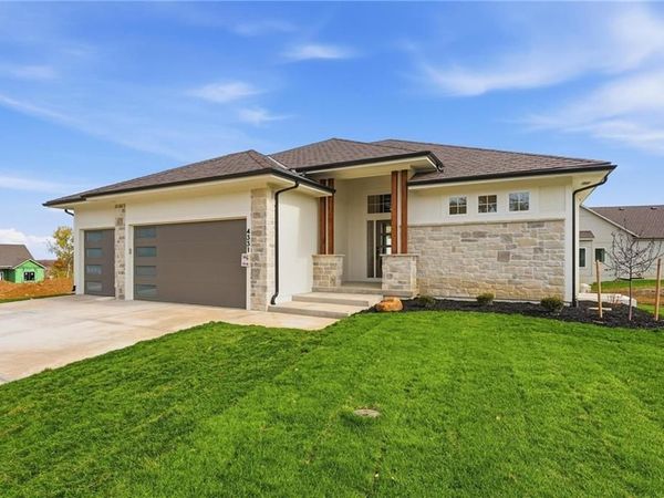 4331 NE Hideaway Drive, Lee's Summit, MO 64064