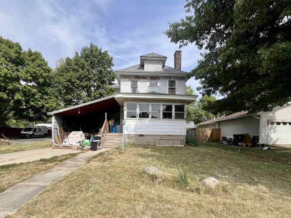 212 W Vine Street, Villa Grove, IL 61956