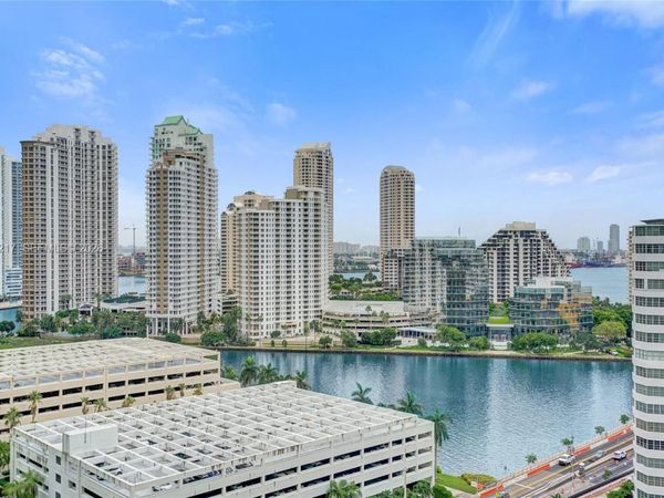 950 Brickell Bay Dr, Unit 1704, Miami, FL 33131