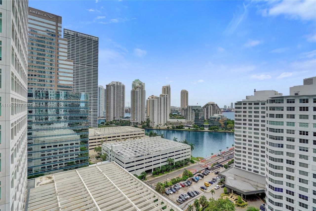 950 Brickell Bay Dr, Unit 1704, Miami, FL 33131 Photo