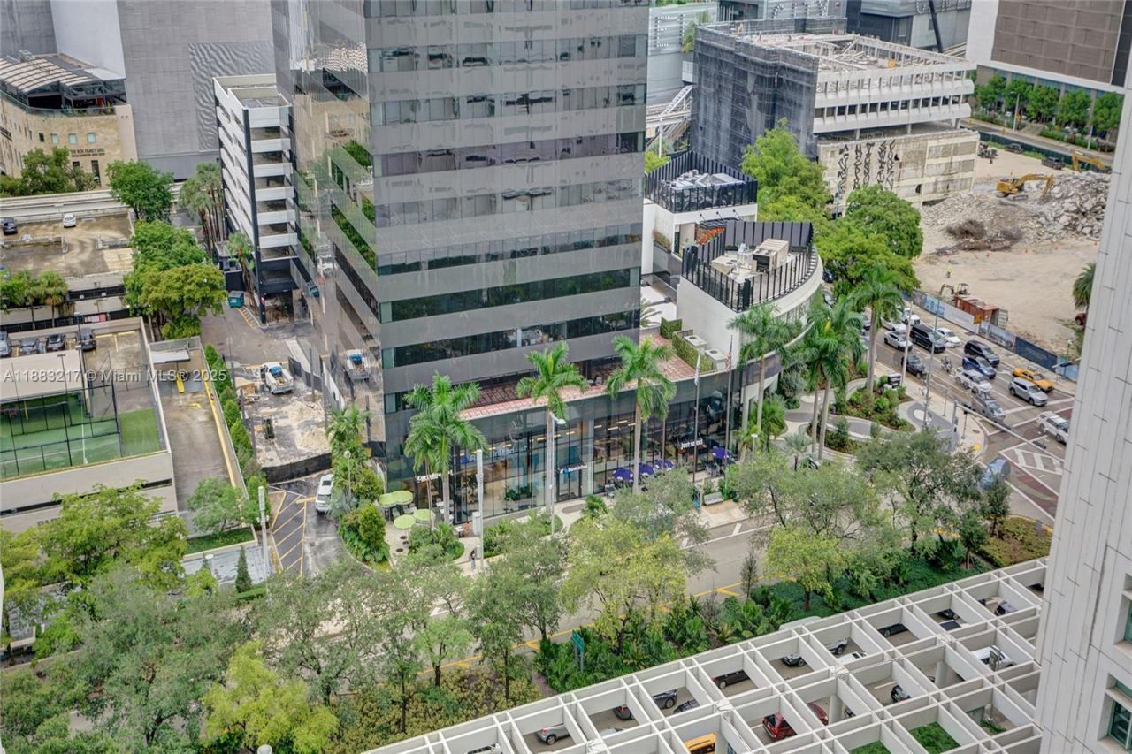 950 Brickell Bay Dr, Unit 1704, Miami, FL 33131 Photo