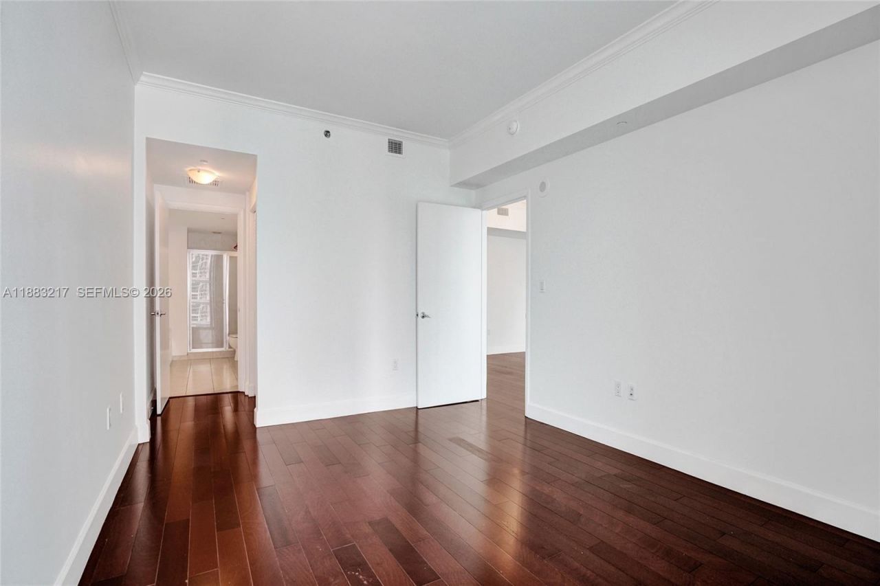950 Brickell Bay Dr, Unit 1704, Miami, FL 33131 Photo