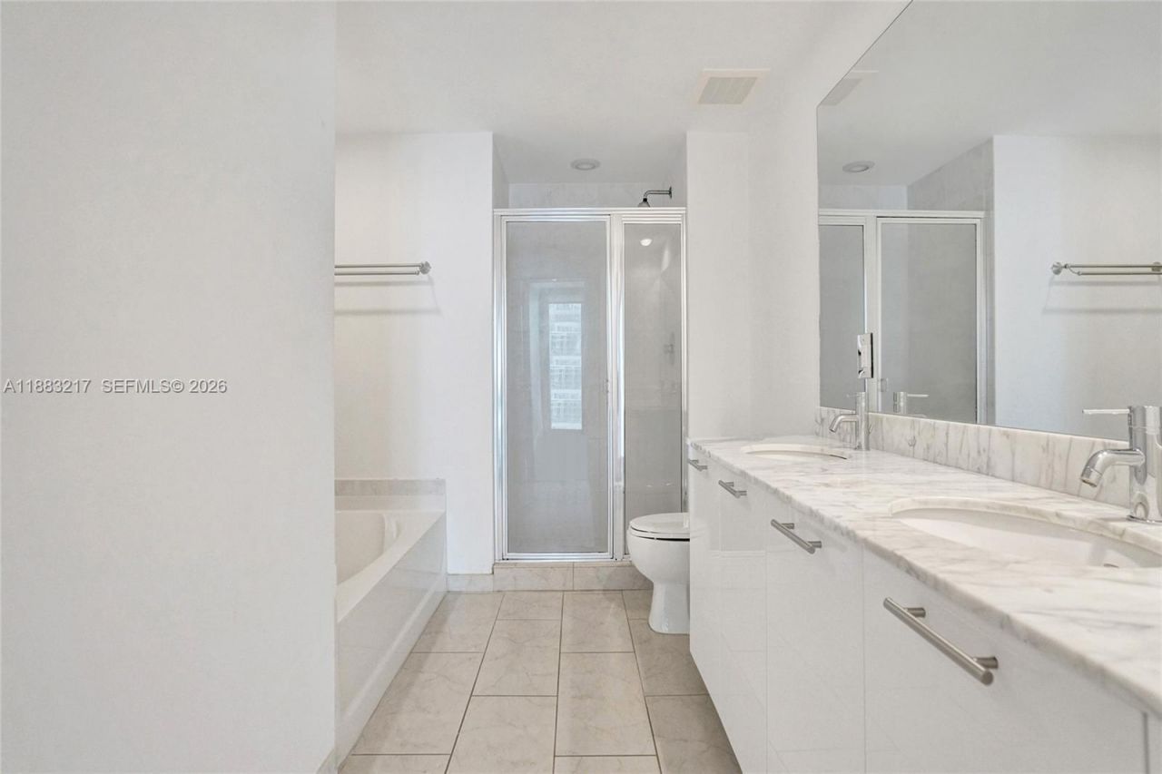 950 Brickell Bay Dr, Unit 1704, Miami, FL 33131 Photo