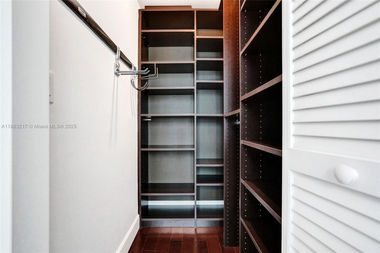 950 Brickell Bay Dr, Unit 1704, Miami, FL 33131 Photo