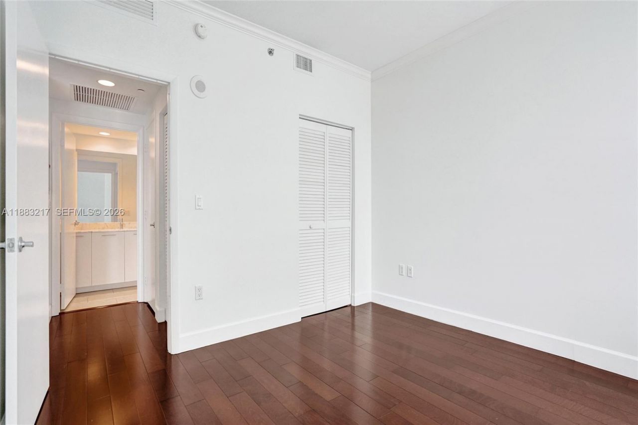 950 Brickell Bay Dr, Unit 1704, Miami, FL 33131 Photo