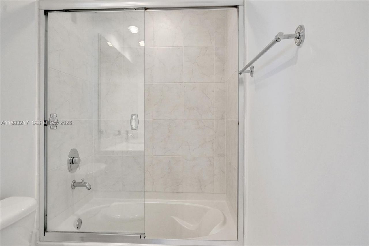 950 Brickell Bay Dr, Unit 1704, Miami, FL 33131 Photo