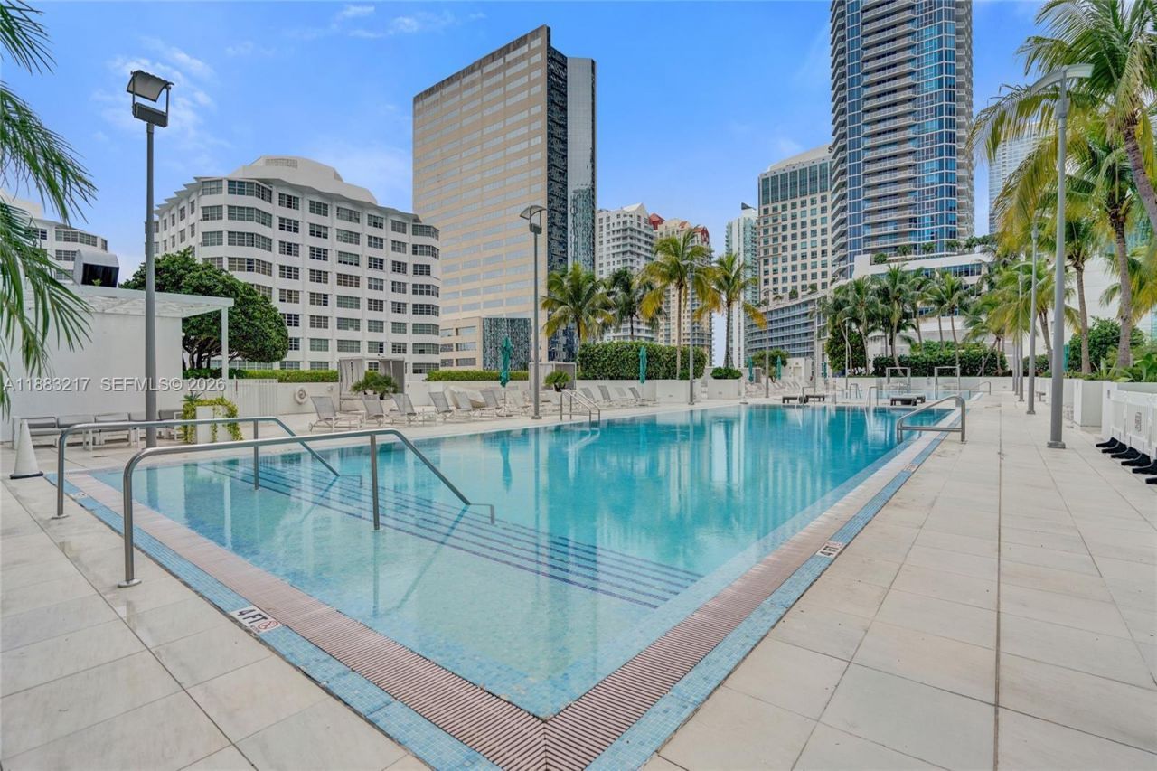 950 Brickell Bay Dr, Unit 1704, Miami, FL 33131 Photo