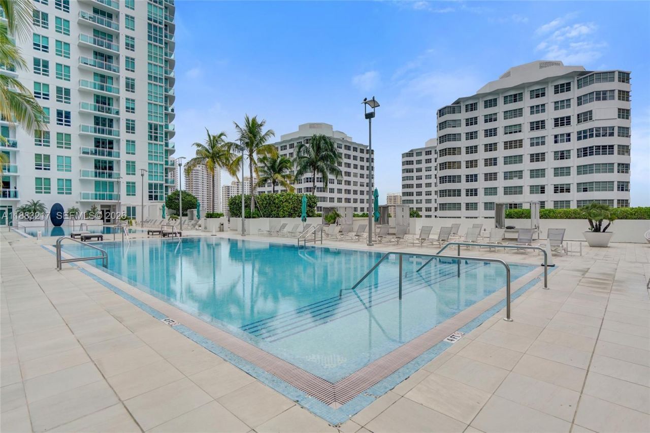 950 Brickell Bay Dr, Unit 1704, Miami, FL 33131 Photo