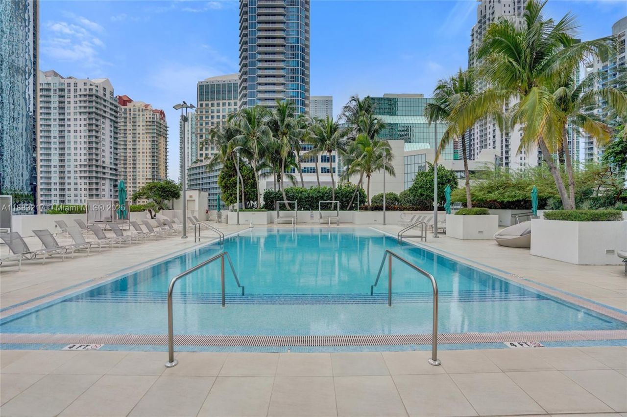 950 Brickell Bay Dr, Unit 1704, Miami, FL 33131 Photo