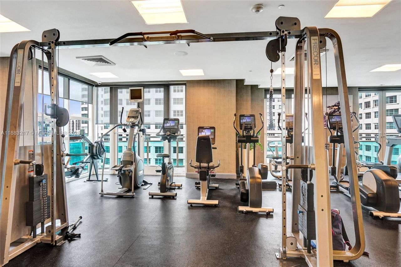 950 Brickell Bay Dr, Unit 1704, Miami, FL 33131 Photo