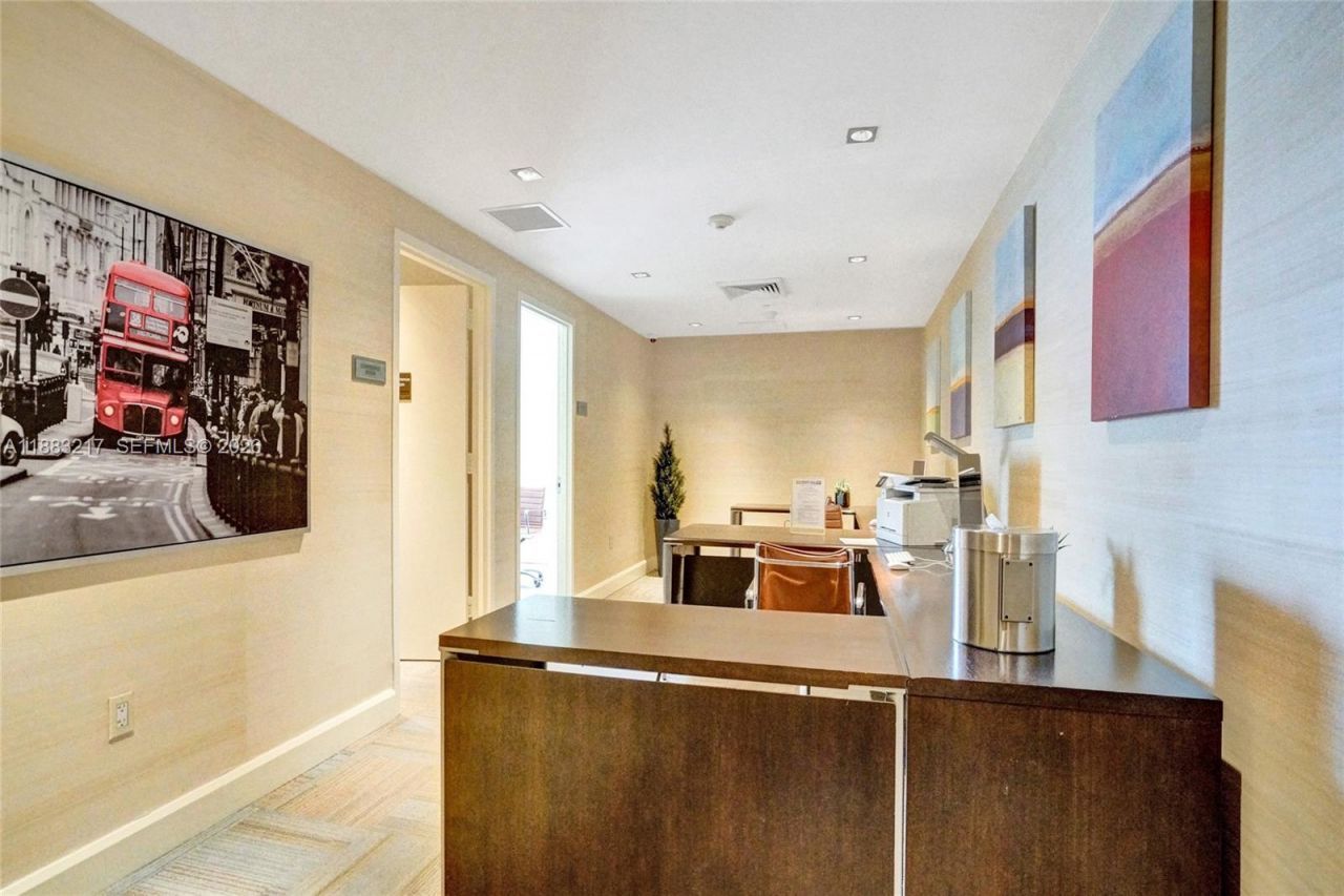 950 Brickell Bay Dr, Unit 1704, Miami, FL 33131 Photo
