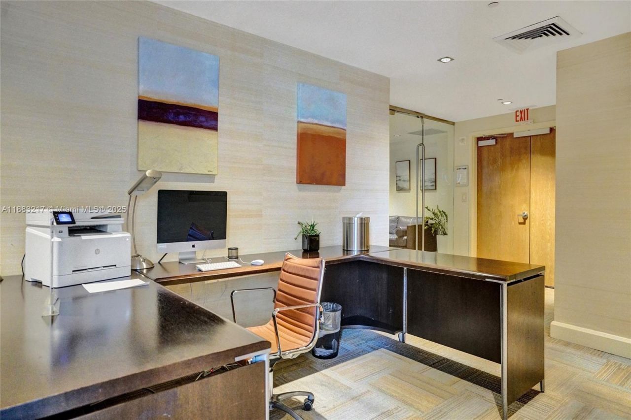 950 Brickell Bay Dr, Unit 1704, Miami, FL 33131 Photo