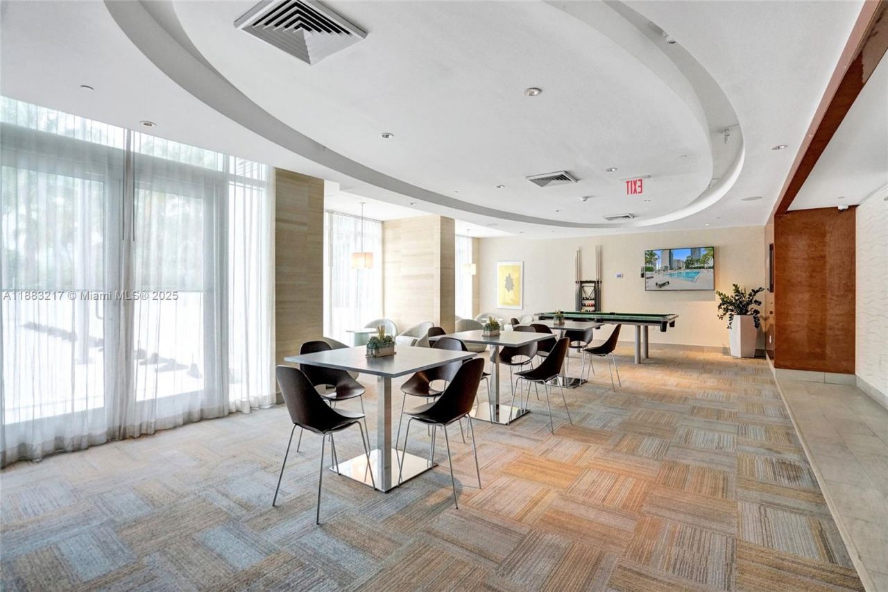 950 Brickell Bay Dr, Unit 1704, Miami, FL 33131 Photo