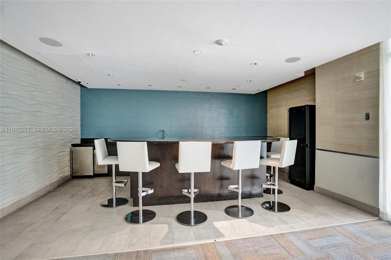 950 Brickell Bay Dr, Unit 1704, Miami, FL 33131 Photo