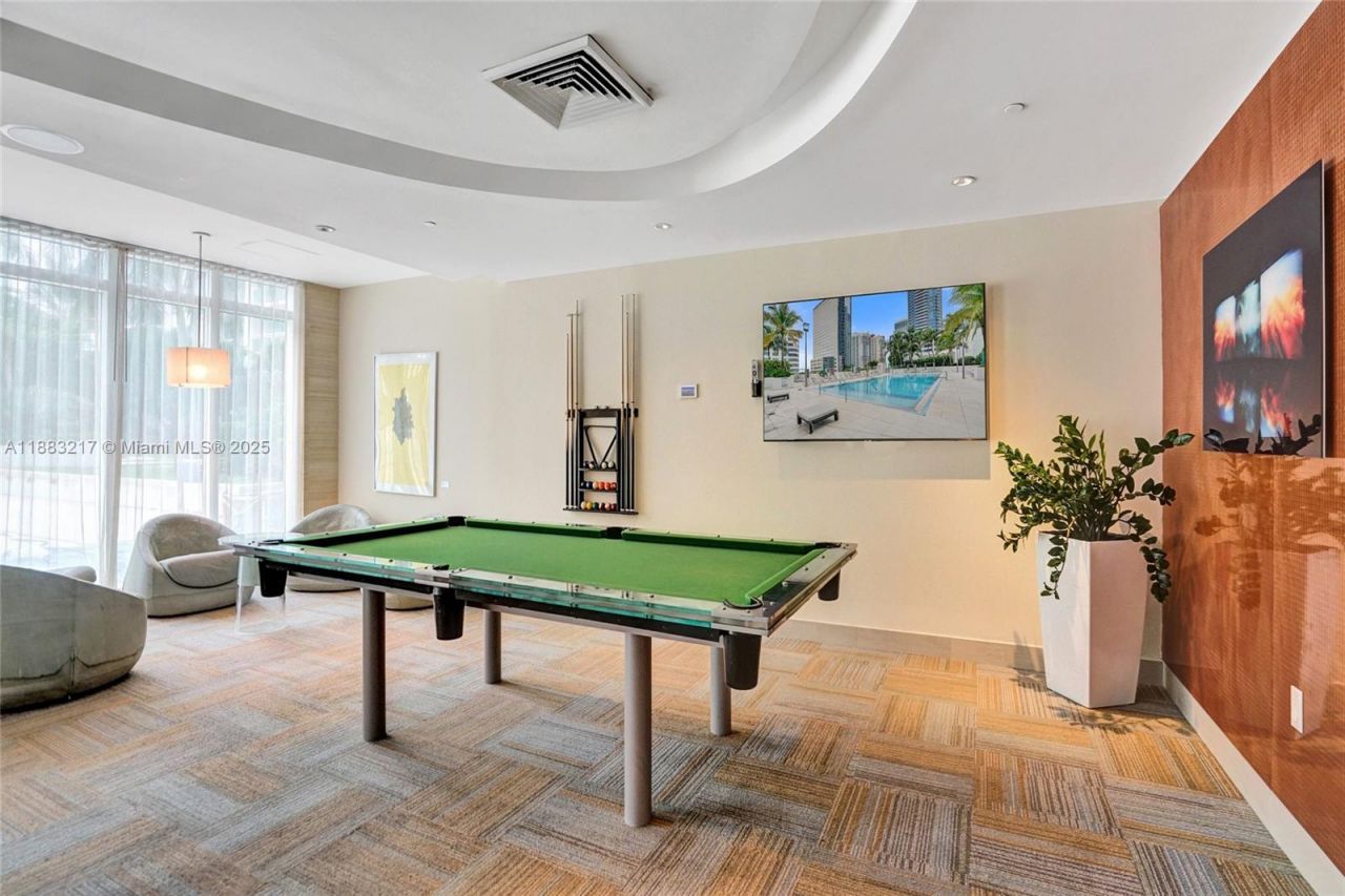 950 Brickell Bay Dr, Unit 1704, Miami, FL 33131 Photo