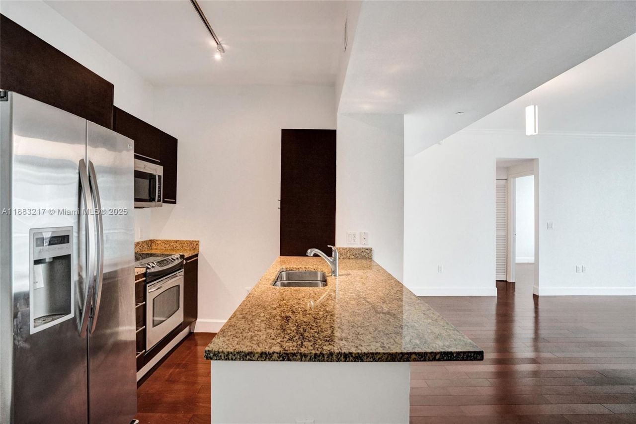 950 Brickell Bay Dr, Unit 1704, Miami, FL 33131 Photo