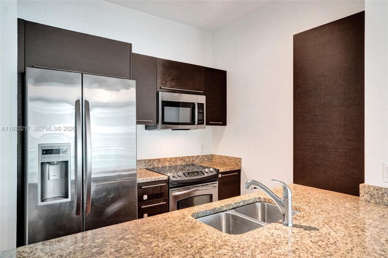950 Brickell Bay Dr, Unit 1704, Miami, FL 33131 Photo