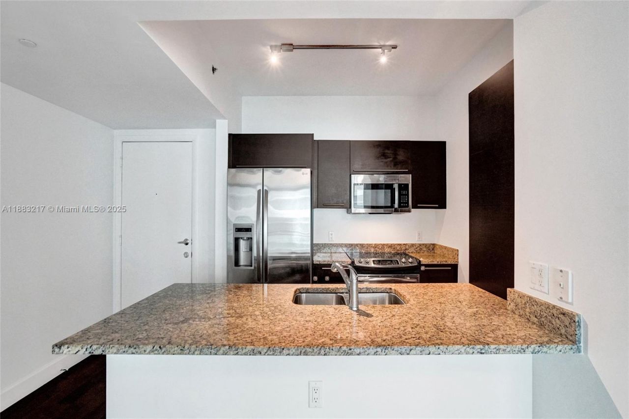 950 Brickell Bay Dr, Unit 1704, Miami, FL 33131 Photo