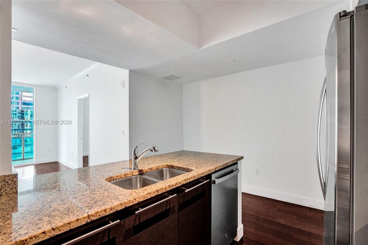 950 Brickell Bay Dr, Unit 1704, Miami, FL 33131 Photo