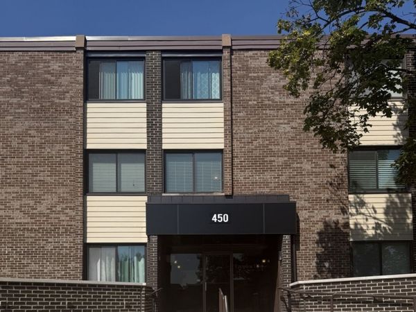450 Raintree Court, Unit 2B, Glen Ellyn, IL 60137