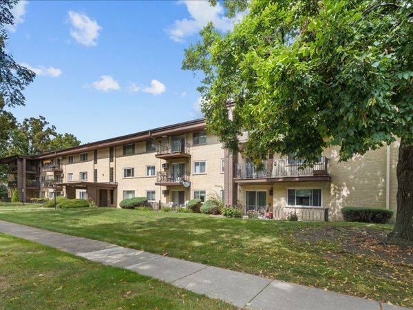 1206 E Fairview Street, Unit 305, Arlington Heights, IL 60005