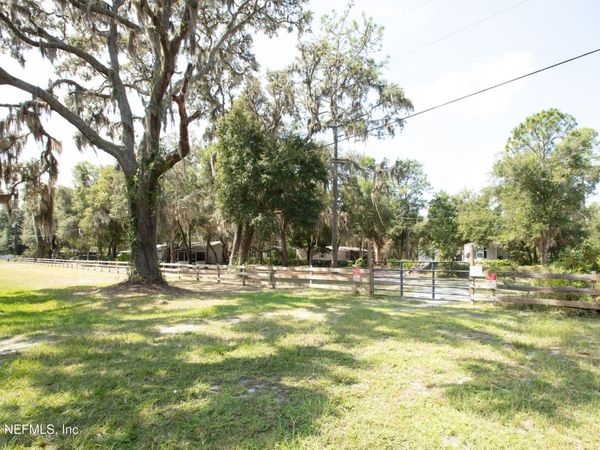 100 LITTLE STAR Road, Hawthorne, FL 32640