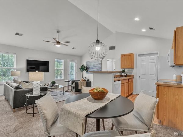 592 Olde English Circle, Howell, MI 48855