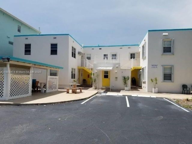 309 Crocus Ter, Unit 10, Hollywood, FL 33019 Photo