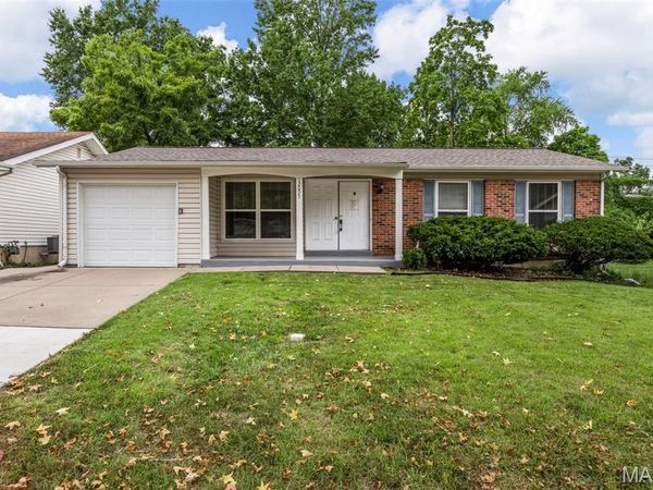 12095 El Camara Drive, Florissant, MO 63033