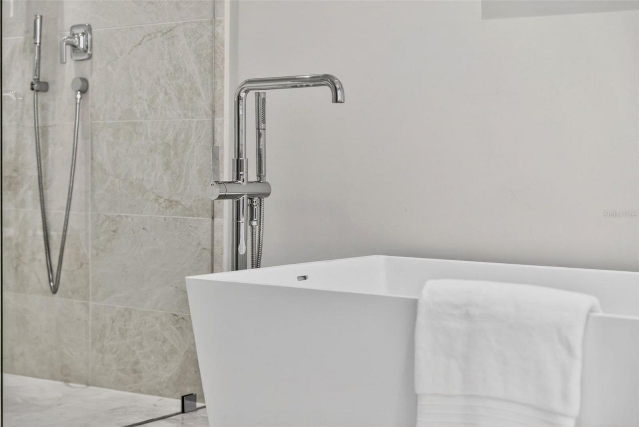 1591 Gulf Of Mexico Drive, Unit 314, Longboat Key, FL 34228 Photo