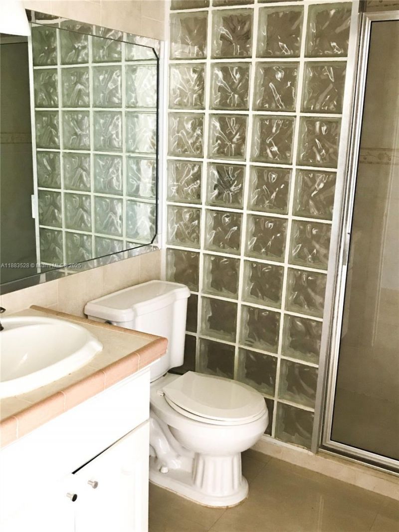 2642 Collins Ave, Unit 406, Miami Beach, FL 33140 Photo