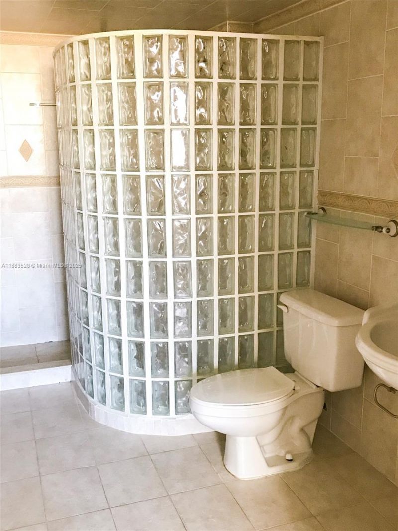 2642 Collins Ave, Unit 406, Miami Beach, FL 33140 Photo