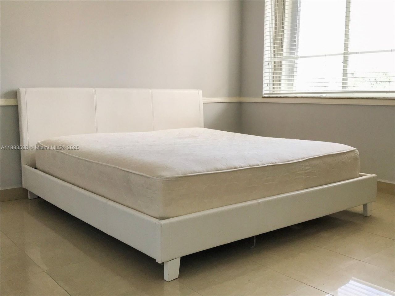 2642 Collins Ave, Unit 406, Miami Beach, FL 33140 Photo