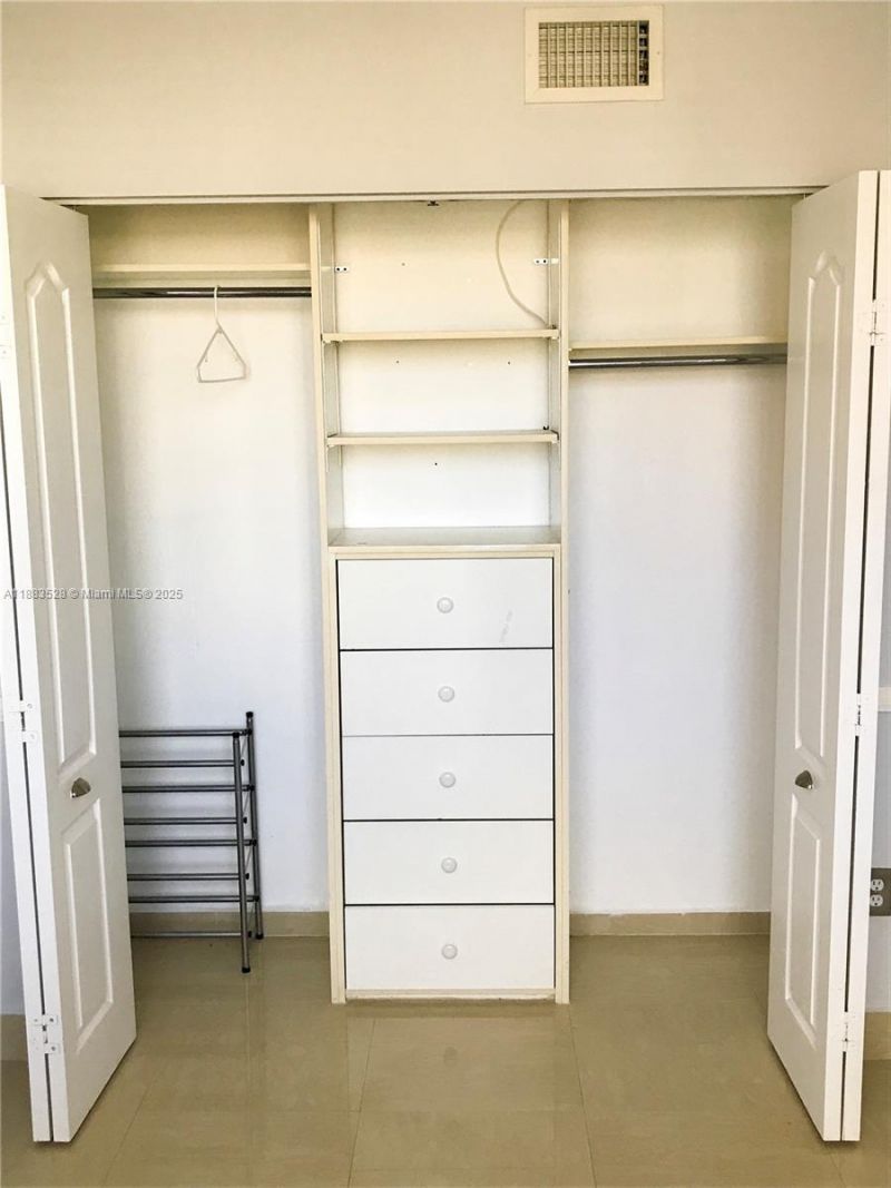 2642 Collins Ave, Unit 406, Miami Beach, FL 33140 Photo