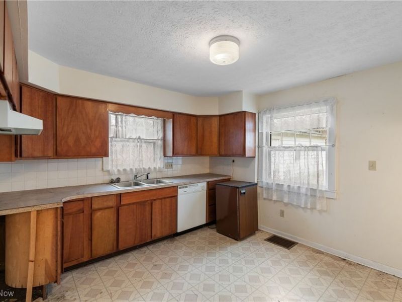 353 Southeast Avenue, Tallmadge, OH 44278 Photo 6