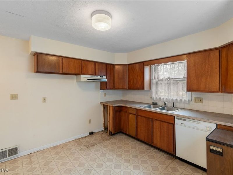 353 Southeast Avenue, Tallmadge, OH 44278 Photo 8