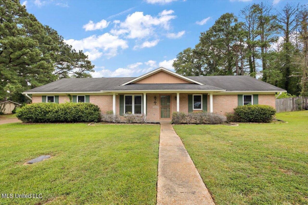 605 Upper Darby Road, Jackson, MS 39212 Main Photo