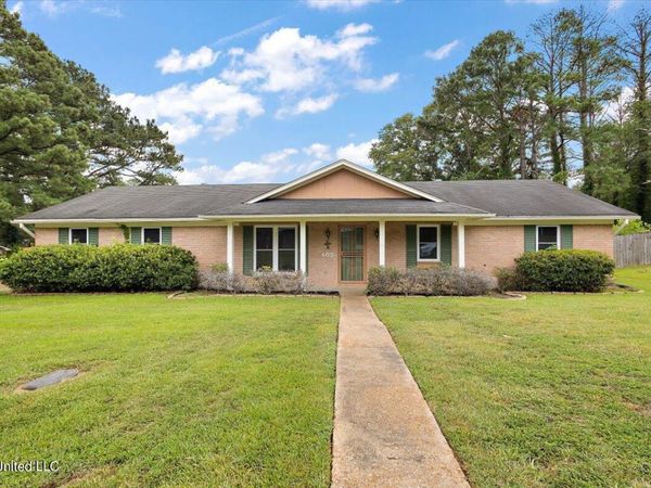 605 Upper Darby Road, Jackson, MS 39212