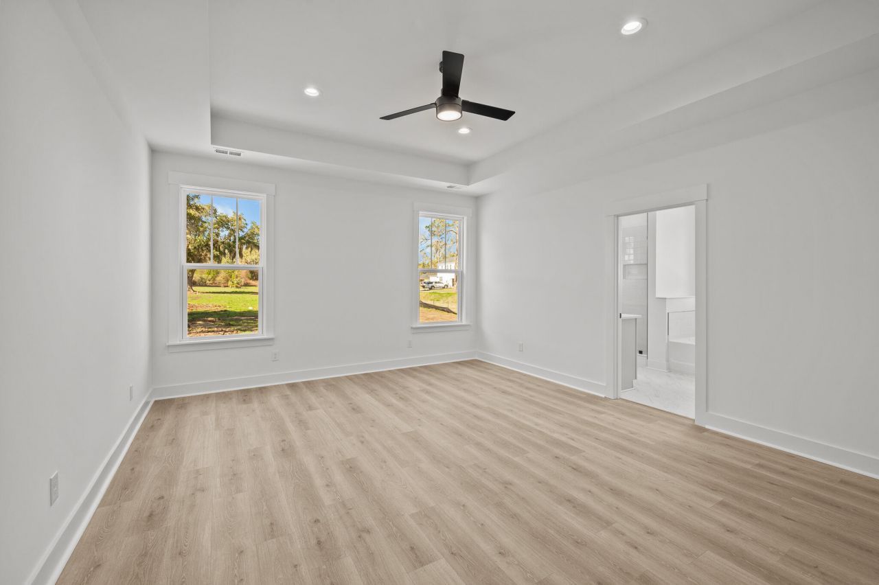 4 Grooms Road Photo 13