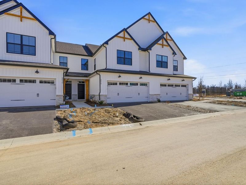 5519 Fawnsbury Court, Powell, OH 43065 Photo 2