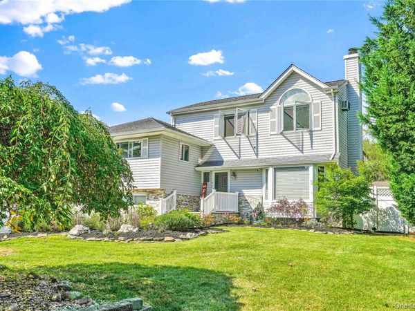 2 Amherst Lane, Smithtown, NY 11787