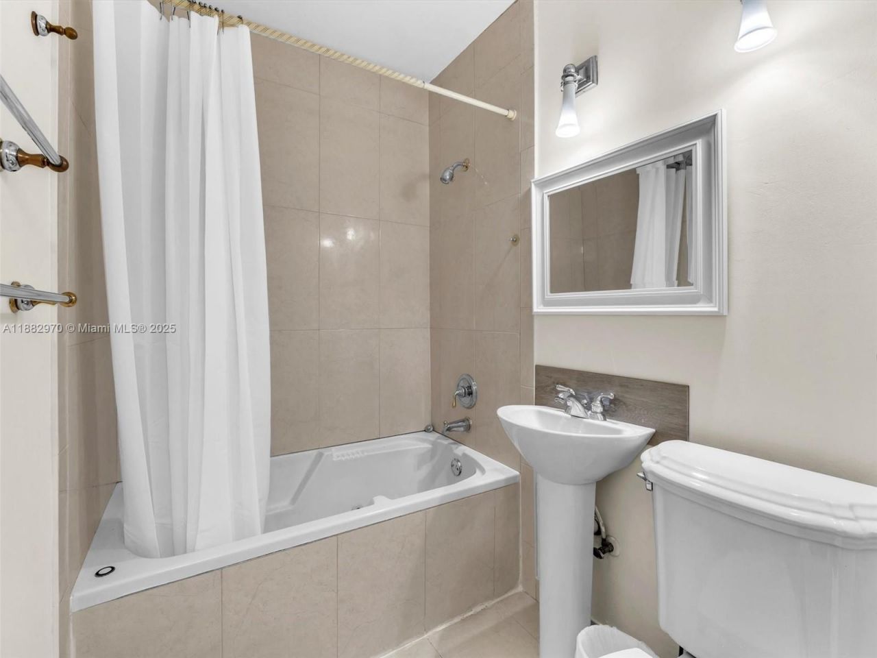 3680 NW 16th St, Miami, FL 33125 Photo