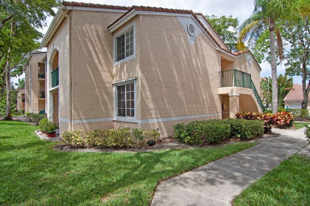 1715 Village Boulevard, Unit 201, West Palm Beach, FL 33409 Photo