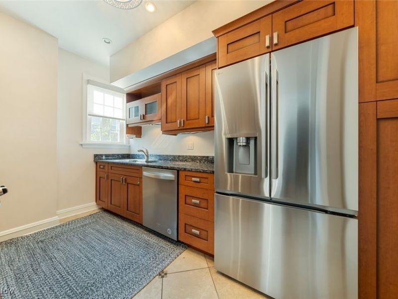 2808 Van Aken Boulevard, Unit 1, Cleveland, OH 44120 Photo 18