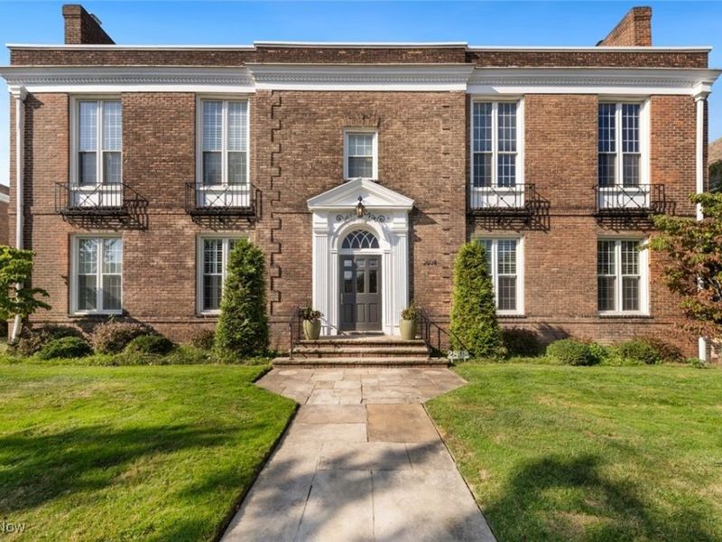 2808 Van Aken Boulevard, Unit 1, Cleveland, OH 44120 Photo 2